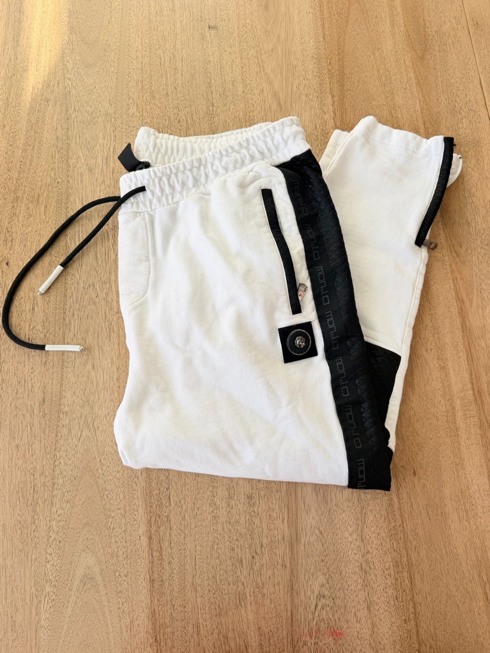 Mondo white & black color-blocked sweatpants 4XL logo